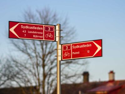 Skylt som visar cykelled.