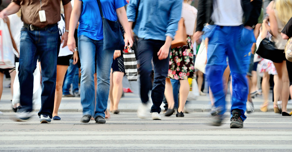 Fotgängare i staden - ett exempel på human mobilitet.