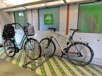 cyklar på anvisad plats i cykelställ