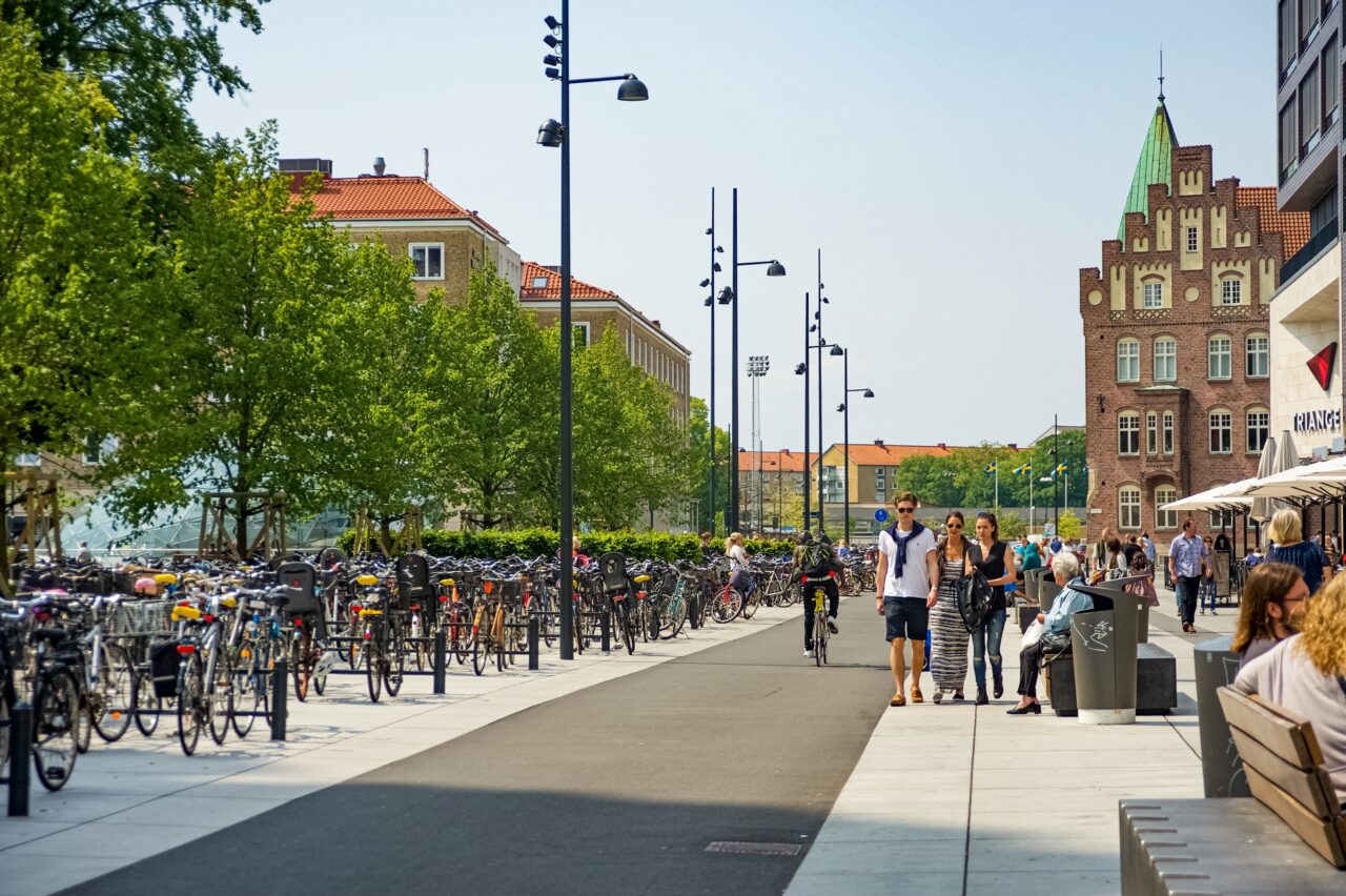 M&auml;nniskor p&aring; Triangeln Malm&ouml;