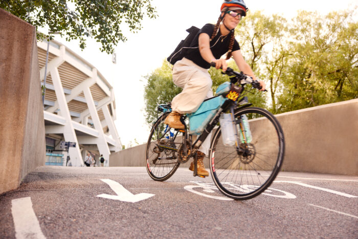 Person p&aring; cykel